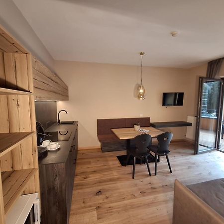 Alpenspitz Appartements - Garni - B&B Racines Ngoại thất bức ảnh