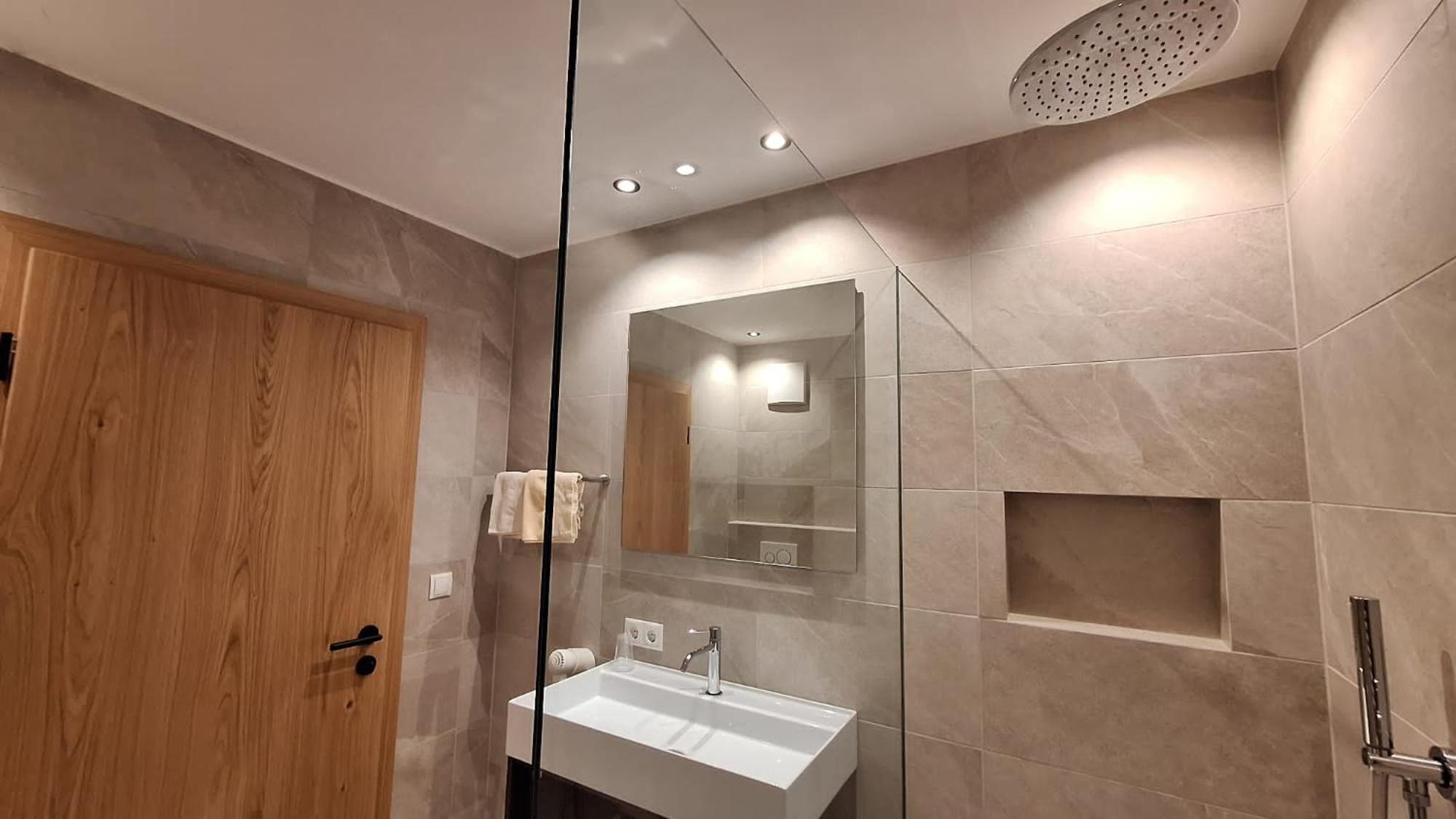 Alpenspitz Appartements - Garni - B&B Racines Ngoại thất bức ảnh
