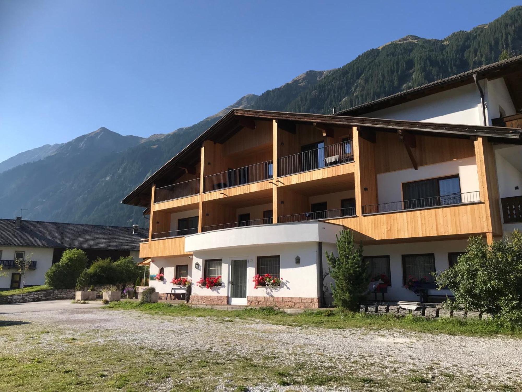 Alpenspitz Appartements - Garni - B&B Racines Ngoại thất bức ảnh